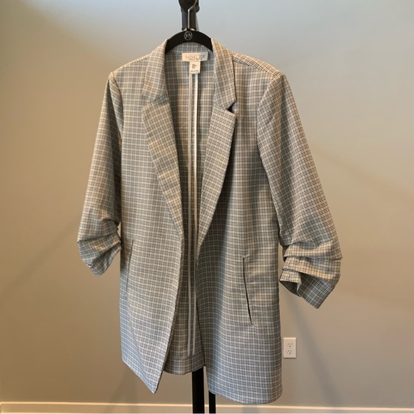 Rachel Zoe Ruched Sleeve Blazer in Plaid - Picture 3 of 13